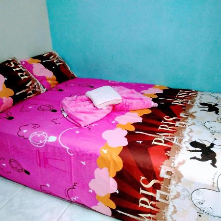 Pinky Guest House Syariah Kota Batu Kültér fotó