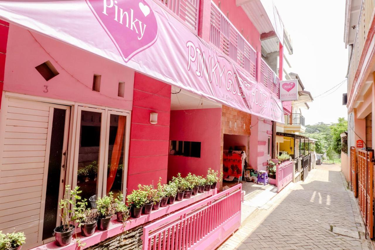 Pinky Guest House Syariah Kota Batu Kültér fotó
