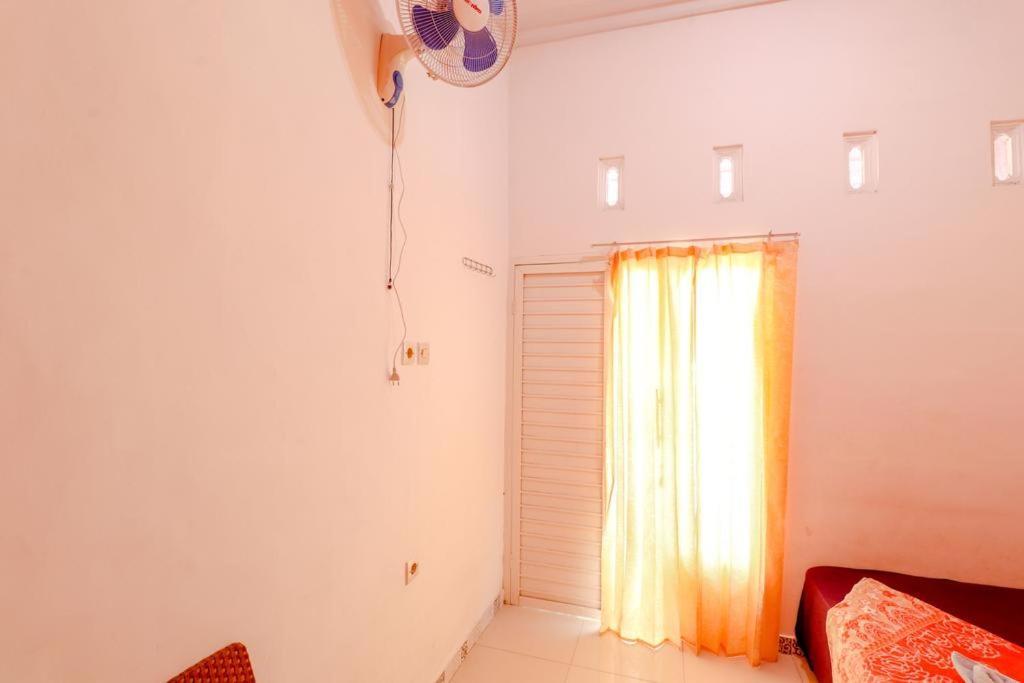 Pinky Guest House Syariah Kota Batu Kültér fotó