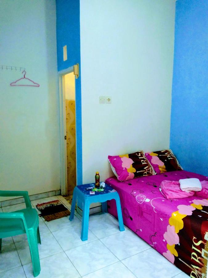 Pinky Guest House Syariah Kota Batu Kültér fotó