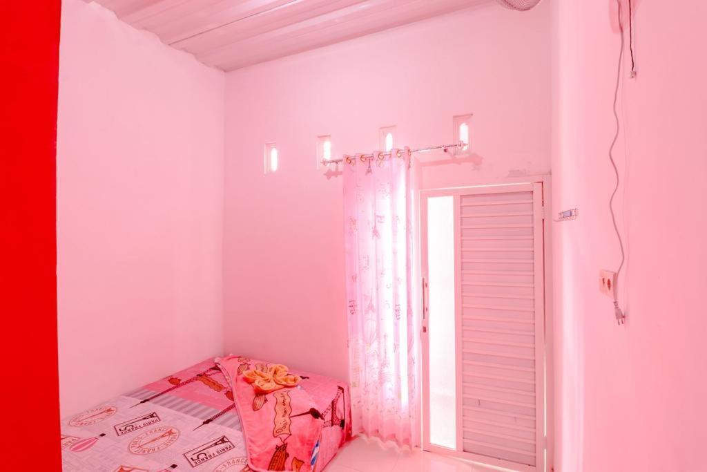 Pinky Guest House Syariah Kota Batu Kültér fotó